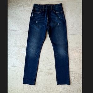 Levis 501s jeans size 28 Slightly Distressed Raw hem Button fly Flattering High